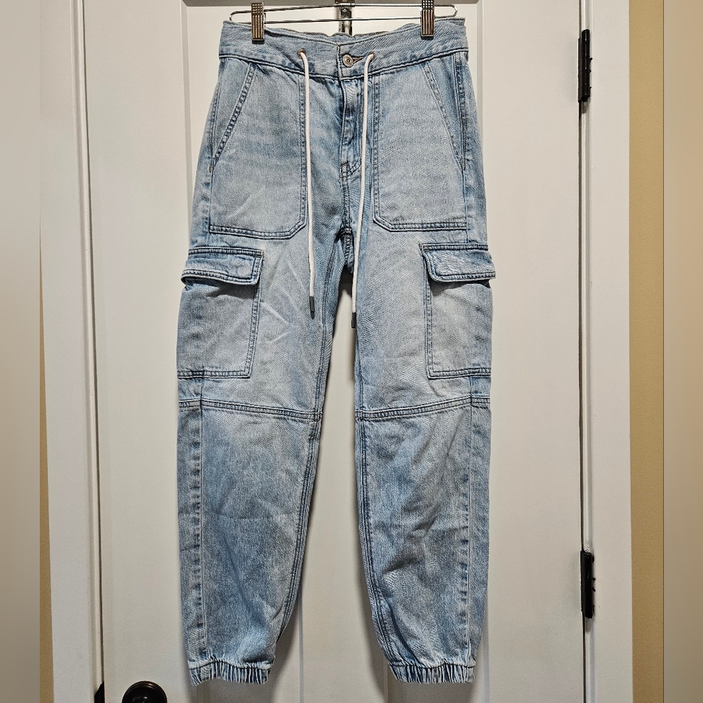 American Eagle Light Wash Cargo Jogger Jeans – Size 00 Short